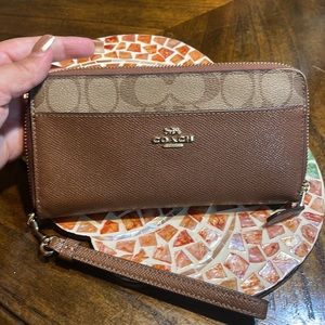 Coach wristlet wallet signature brown logo gently used beautiful cond like new